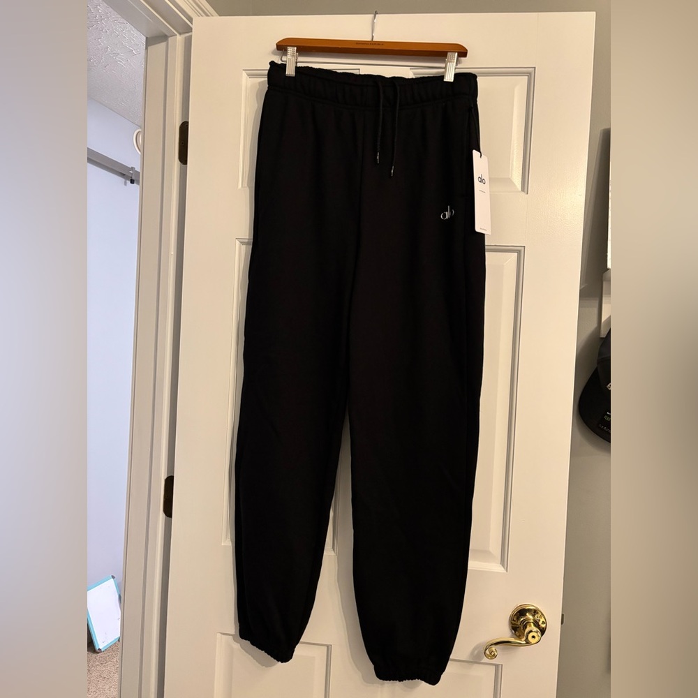 ALO Yoga Black Accolade Sweatpant